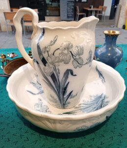 régiség és dísztárgy