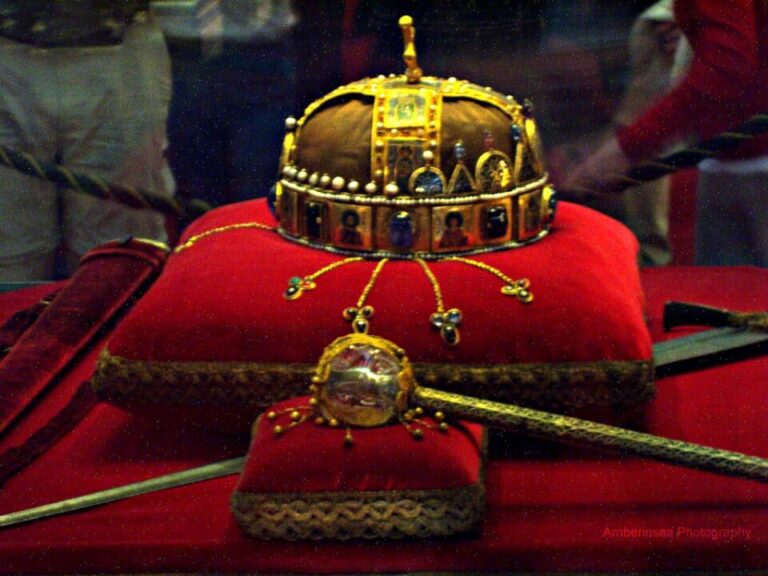 Magyar régiségek - Szent Korona